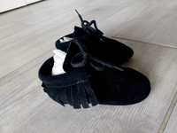 18-24 miesiące buty buciki dla dziecka czarne skórzane zamszowe frędzl