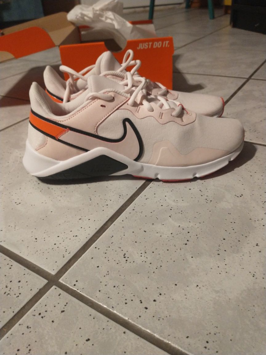 Sprzedam Buty Damskie Nike