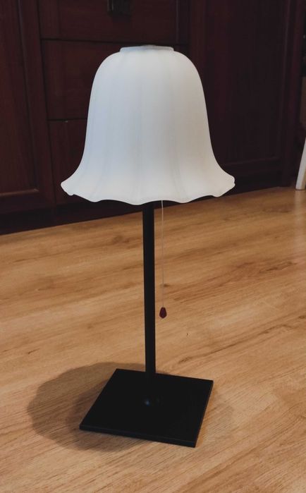 Lampka nocna stojąca bezprzewodowa LED  Czarna