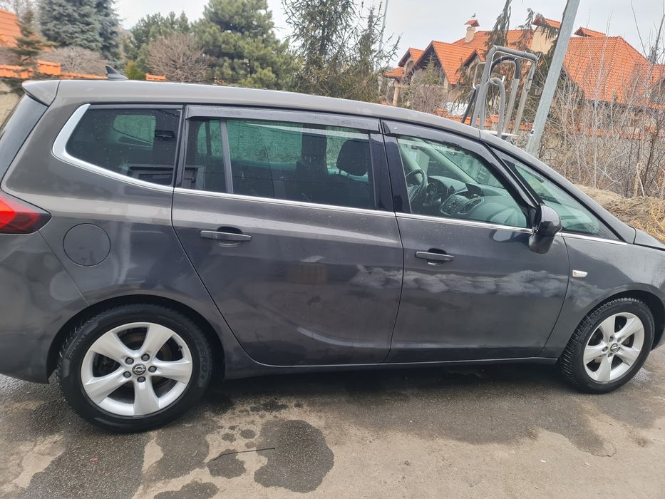 Opel Zafira c 2014 1.6b 8000$