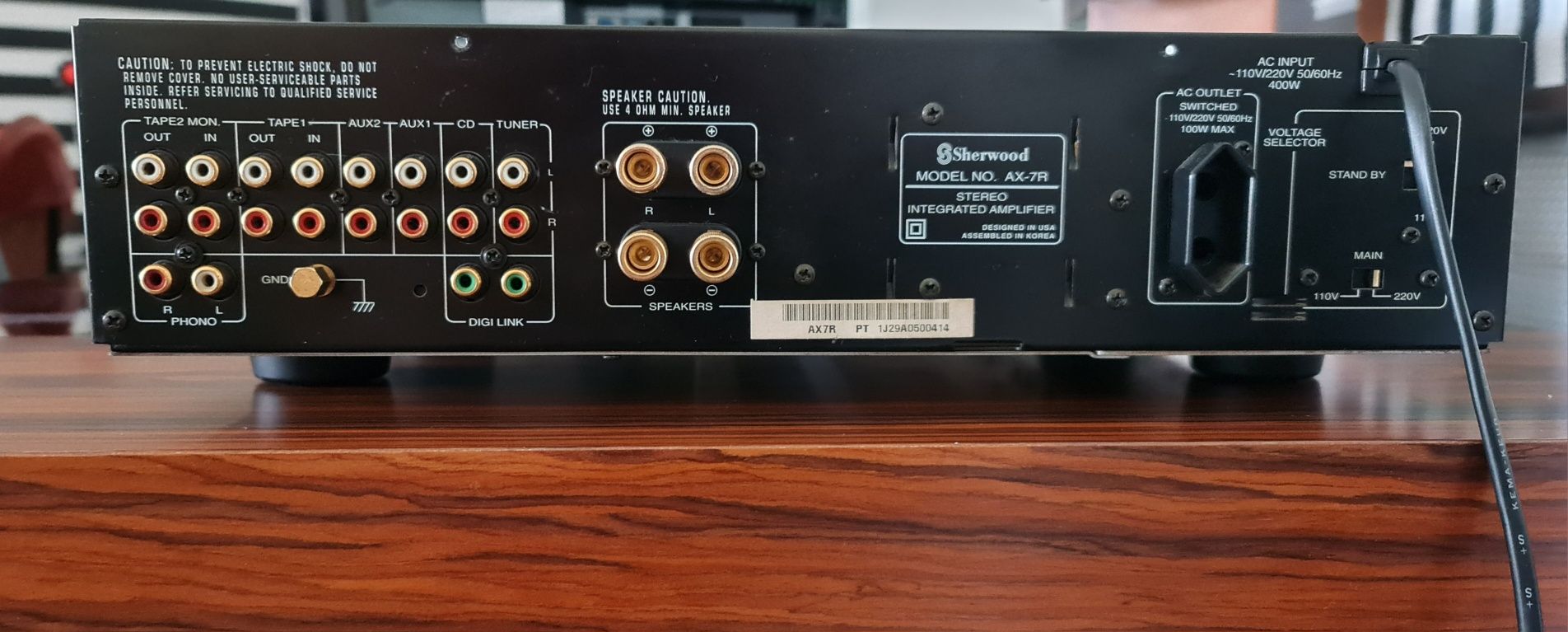 Amplificador SHERWOOD AX-7R (dois transformadores)
