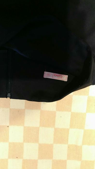 Ділова спідниця з завищеною талією