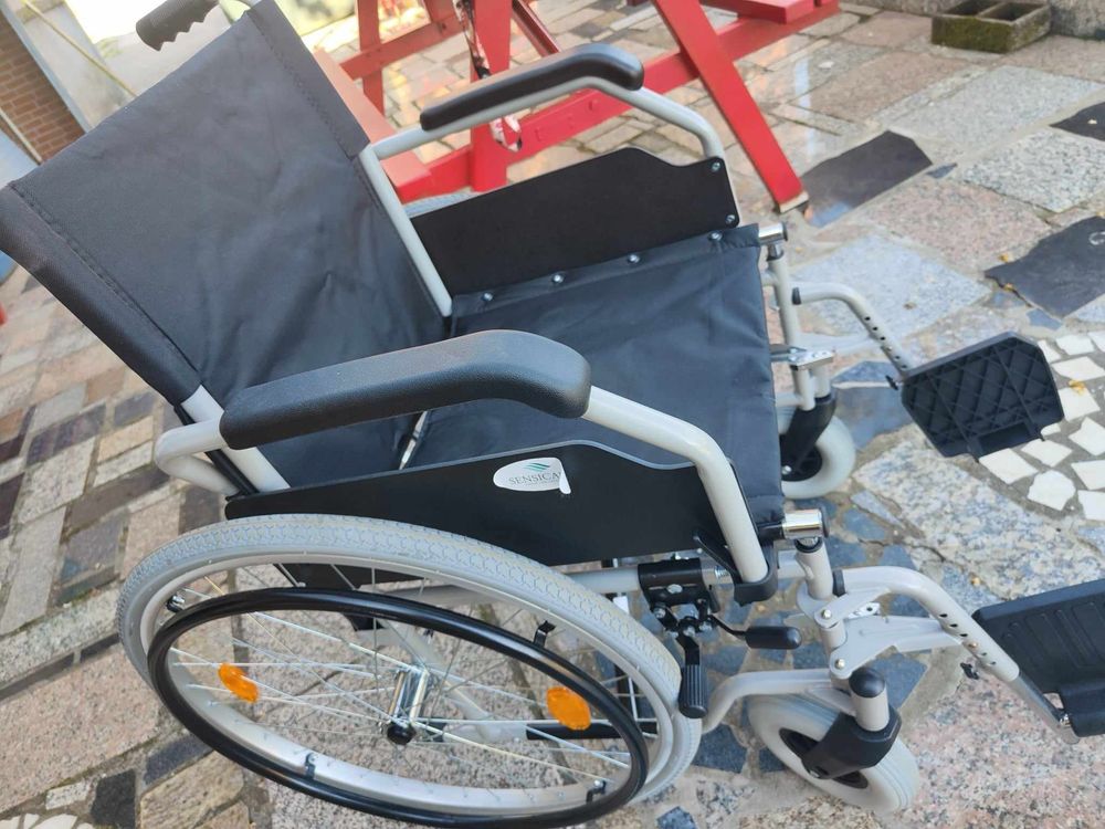 Vendo Cadeira de Rodas como nova