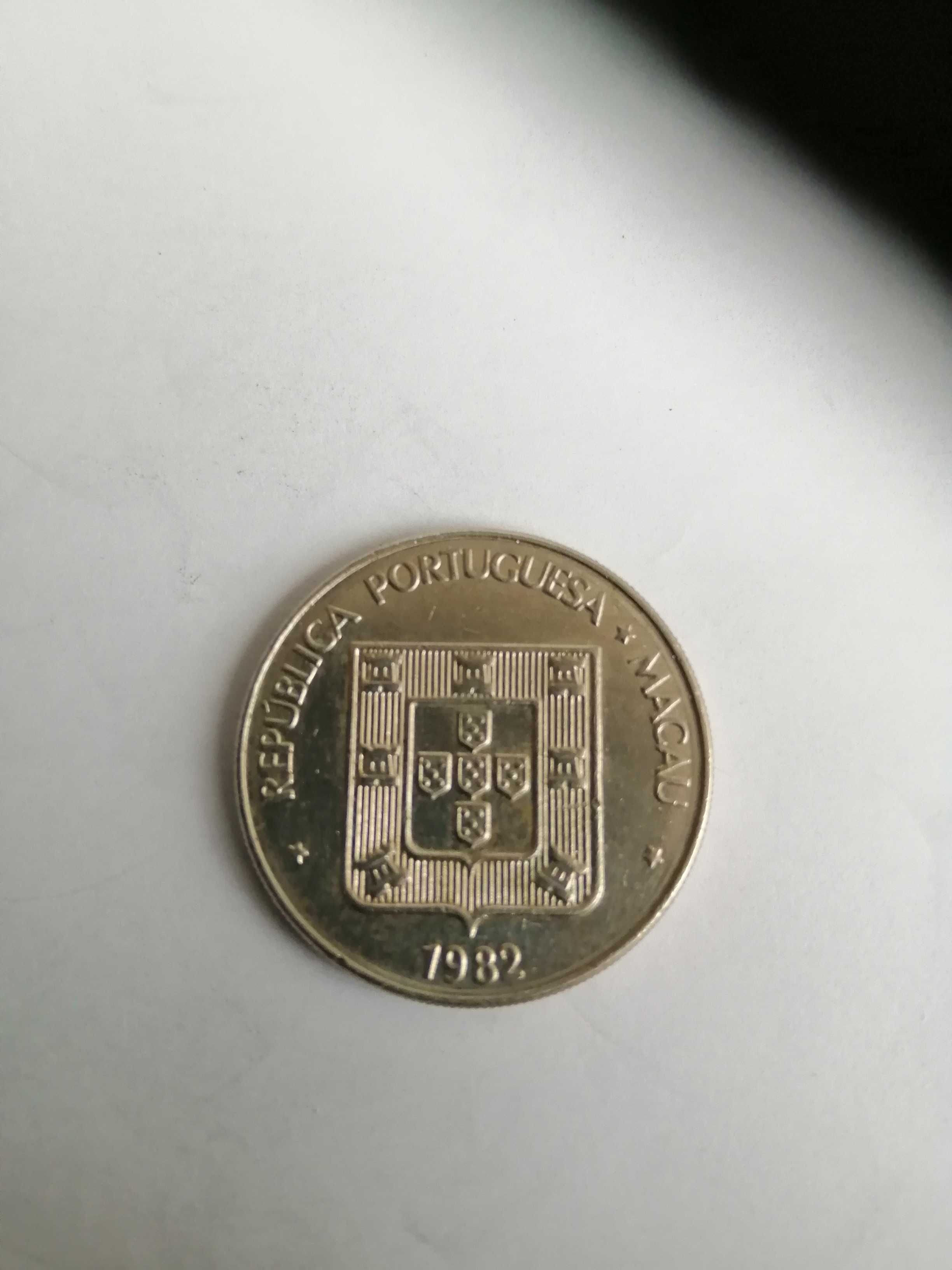 Moeda de Macau 1 pataca 1982,e 100 escudos. Mundial do México. 1986.