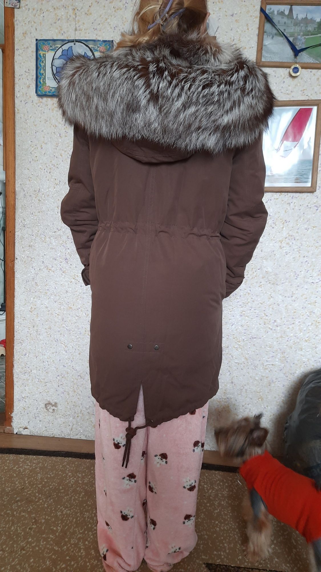 Продам зимнюю куртку-парку натуральный мех, тёплая, зима-весна-осень.
