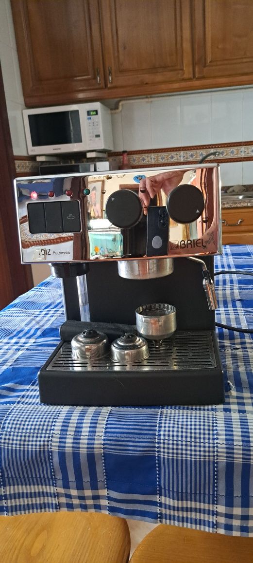 Vendo esse microondas e máquina de café