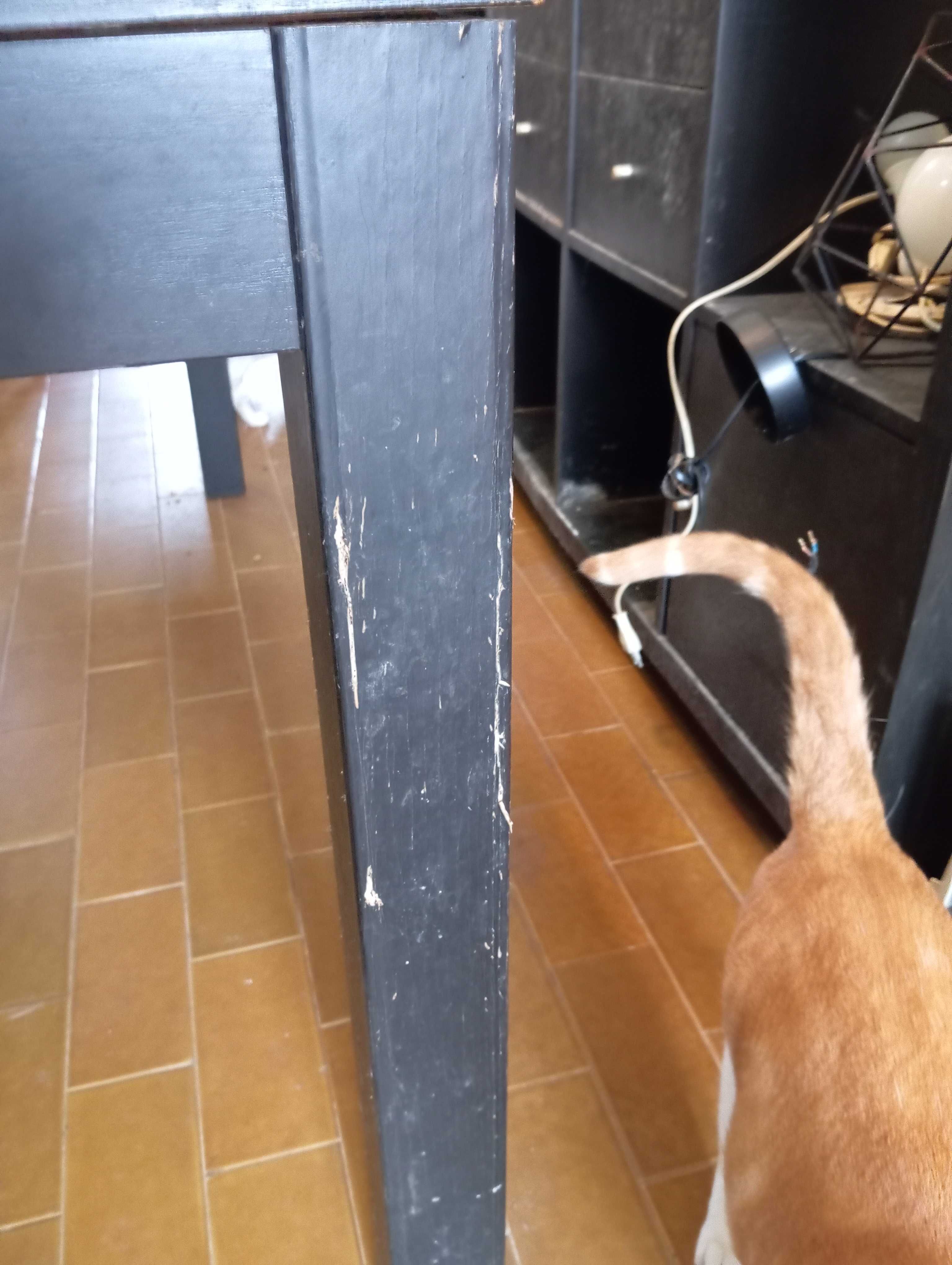 Mesa de jantar extensível em madeira