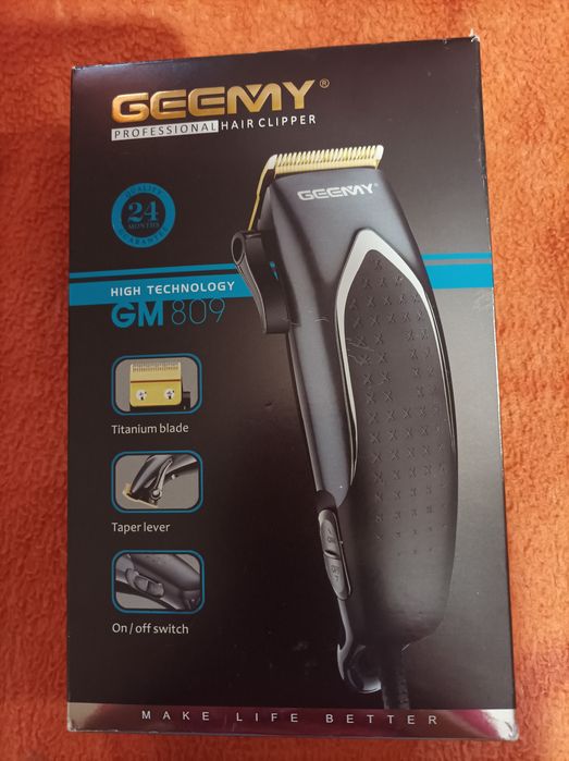Машинка для стрижки волосся ведуча Gemei GM-809

Машинка оснащена безш