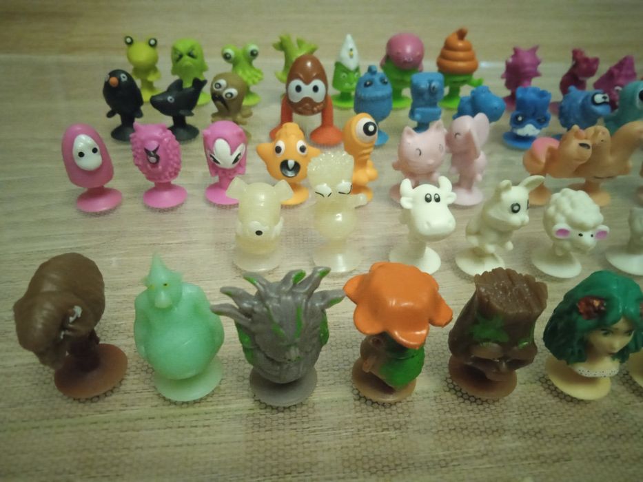 Іграшки фігурки тварин на присосках