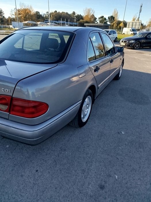 Mercedes Benz E220 CDI