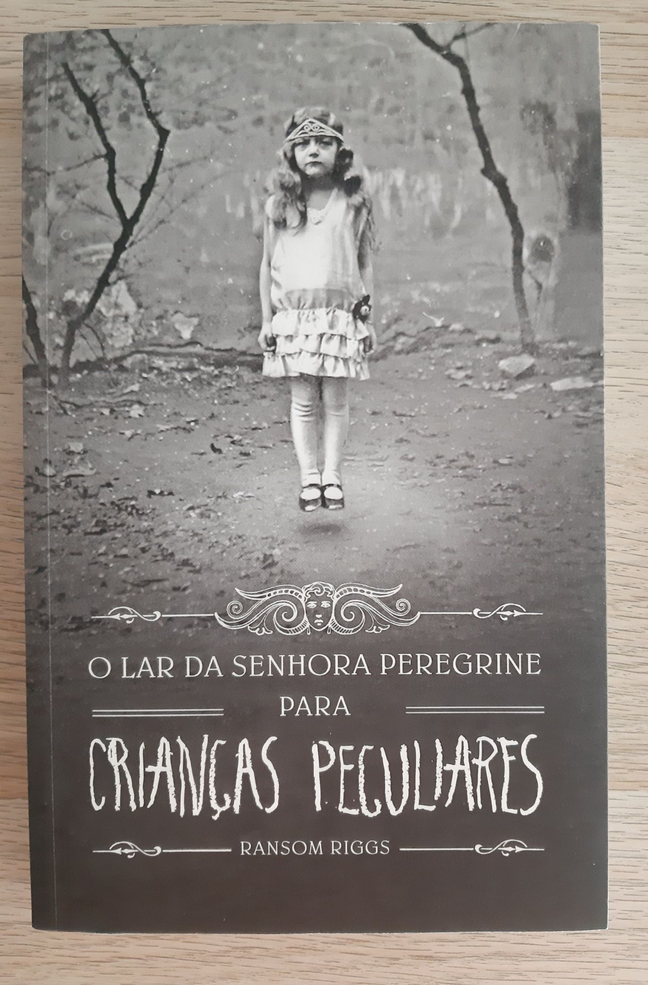 O lar da senhora Peregrine para crianças peculiares (Ransom Riggs)