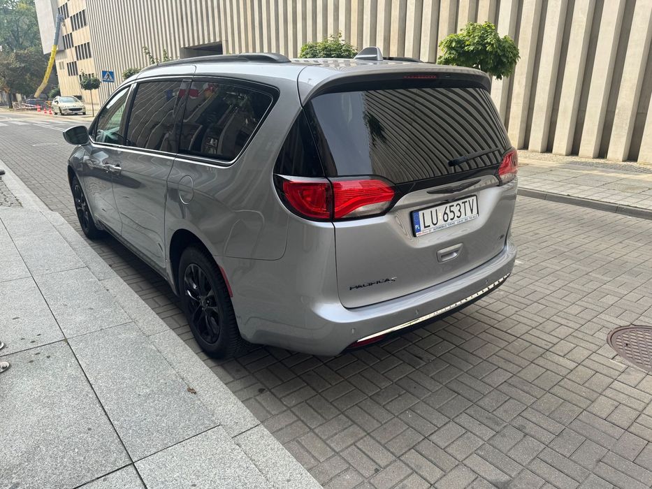 Chrysler Pacifica TOURING L AWD Vat23% Leasing