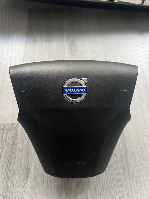 Deska rozdzielcza z poduszkami Volvo V50 2006 rok