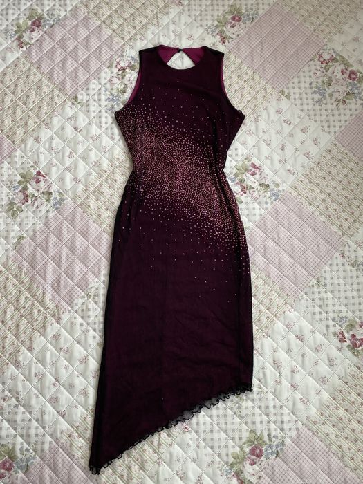 Burgundowa asymetryczna sukienka midi mesh M 38 rivee island zdobienia