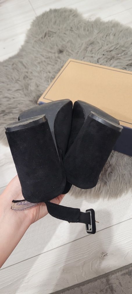 Buty damskie na obcasie