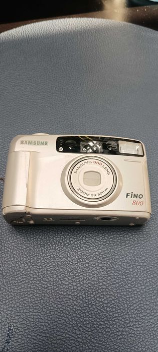 Kasety Vhs oraz Cd z aparatem fot. wraz z odtwarzaczem