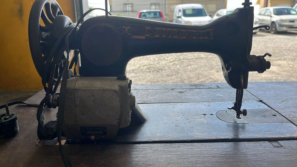 Máquina de costura singer