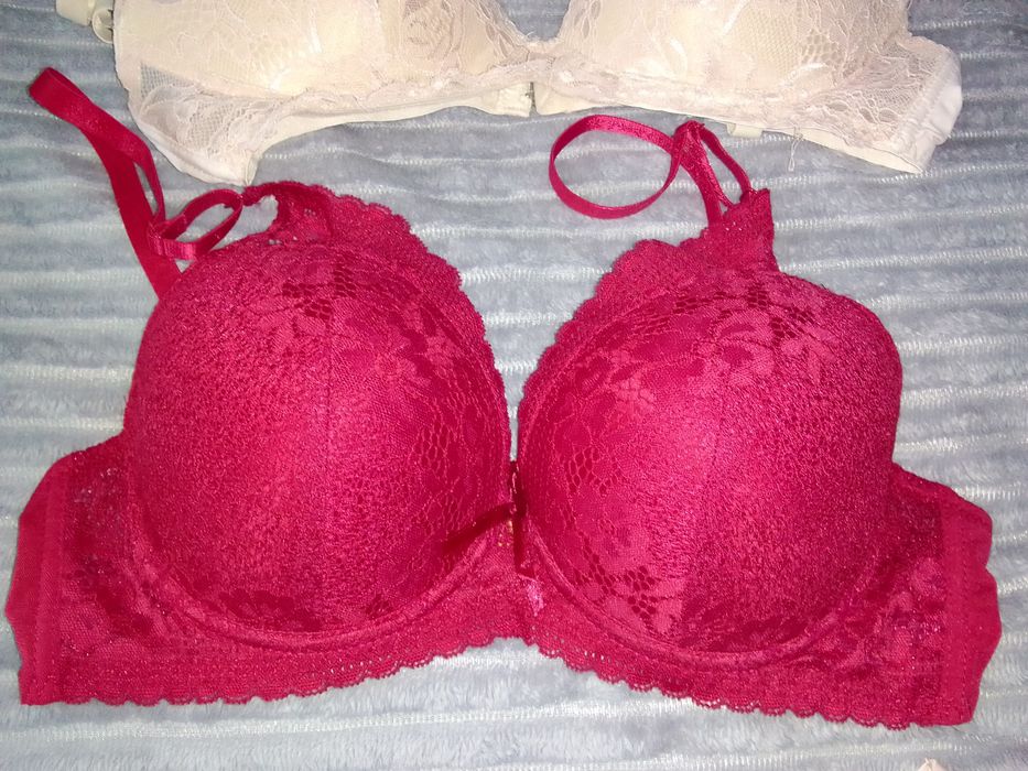 Biustonosz nowy zaciasny