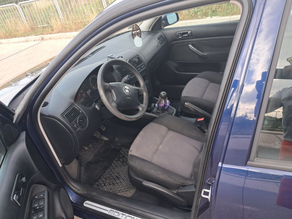 Sprzedam Volkswagena Golfa 4  1,6