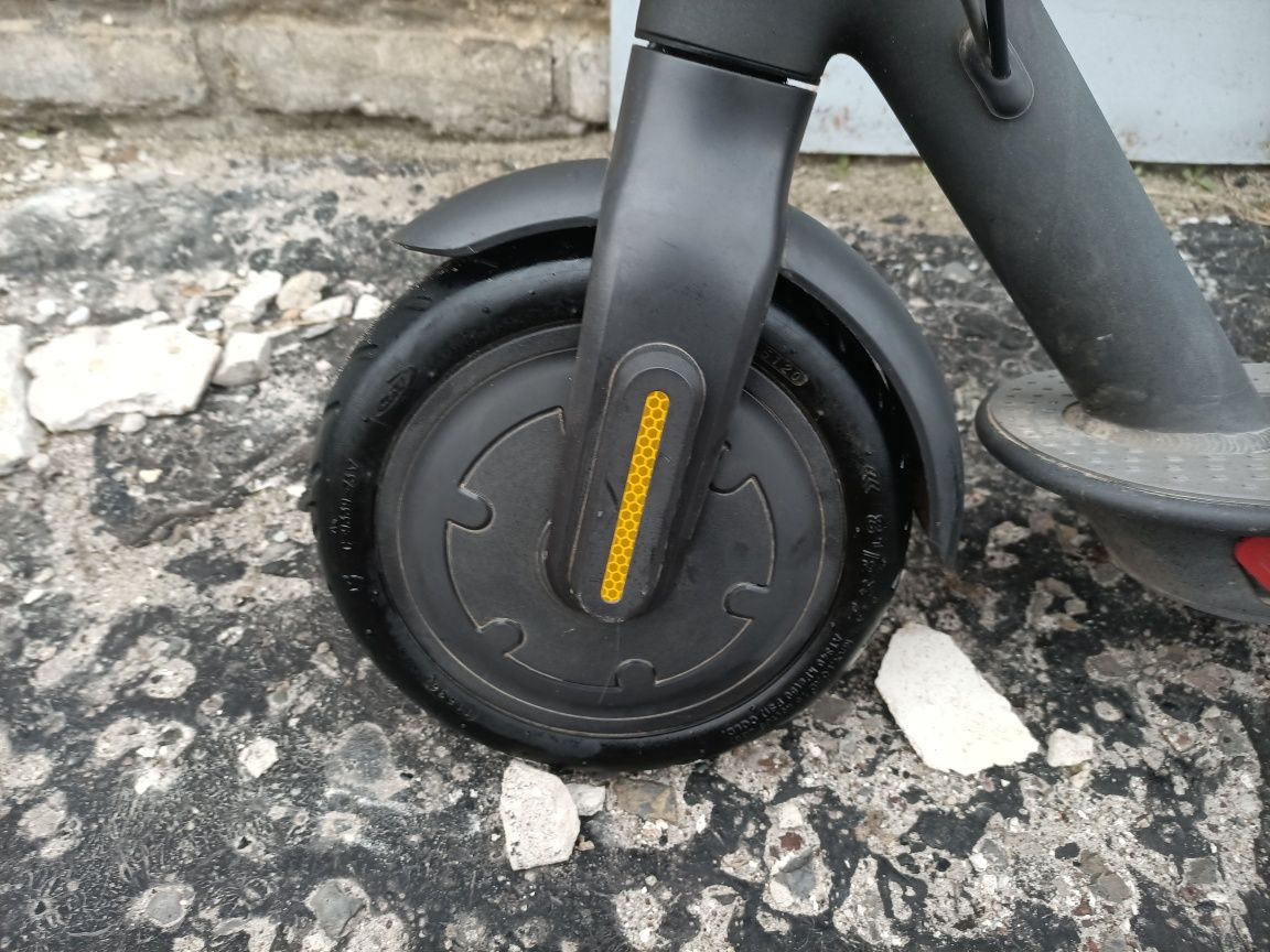 Xiaomi Mi electric scooter, електросамокат