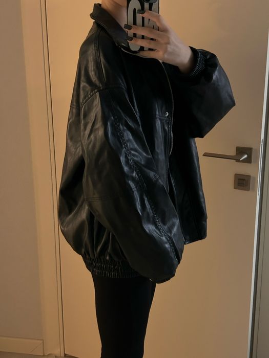 Шкіряний бомбер Bershka