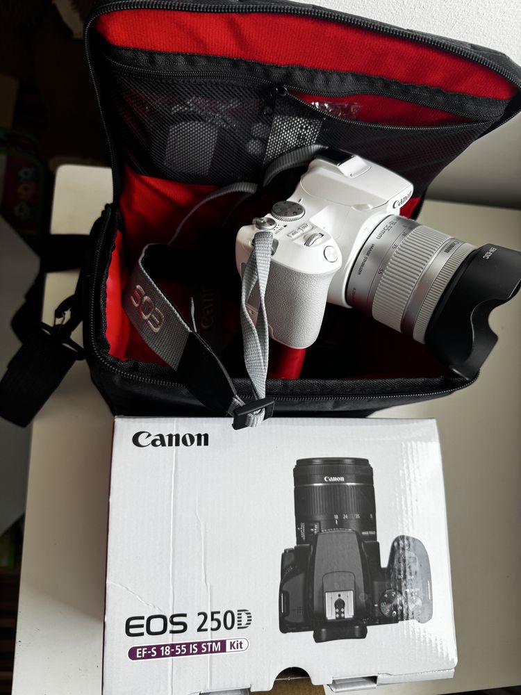 Canon EOS 250D — nowy + torba, akcesoria i karta pamięci!