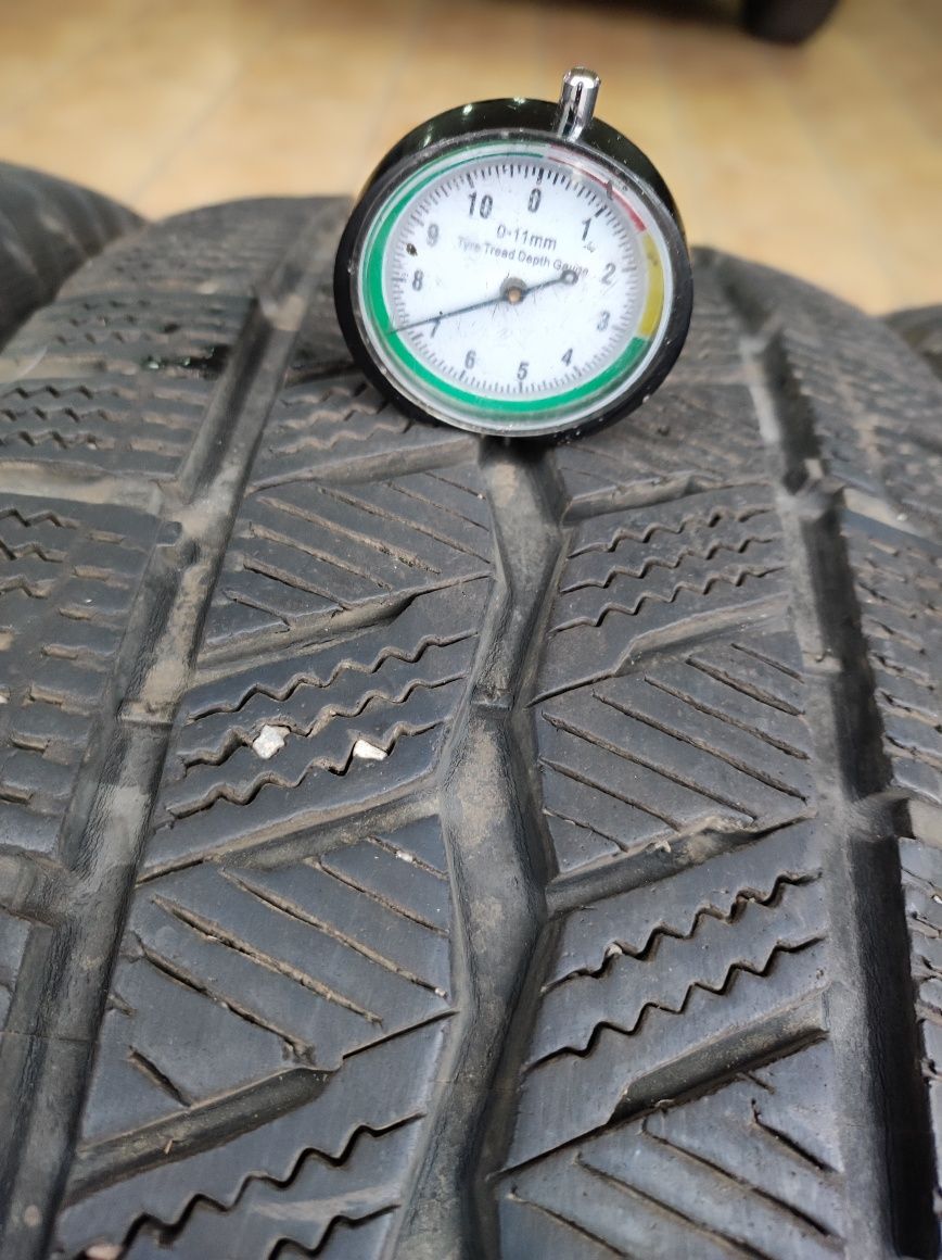 235.65.16c komplet opon zimowych Hankook Winter I' Cept LV