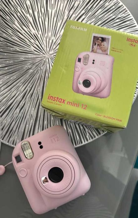 instax 12 mini двi штуки.