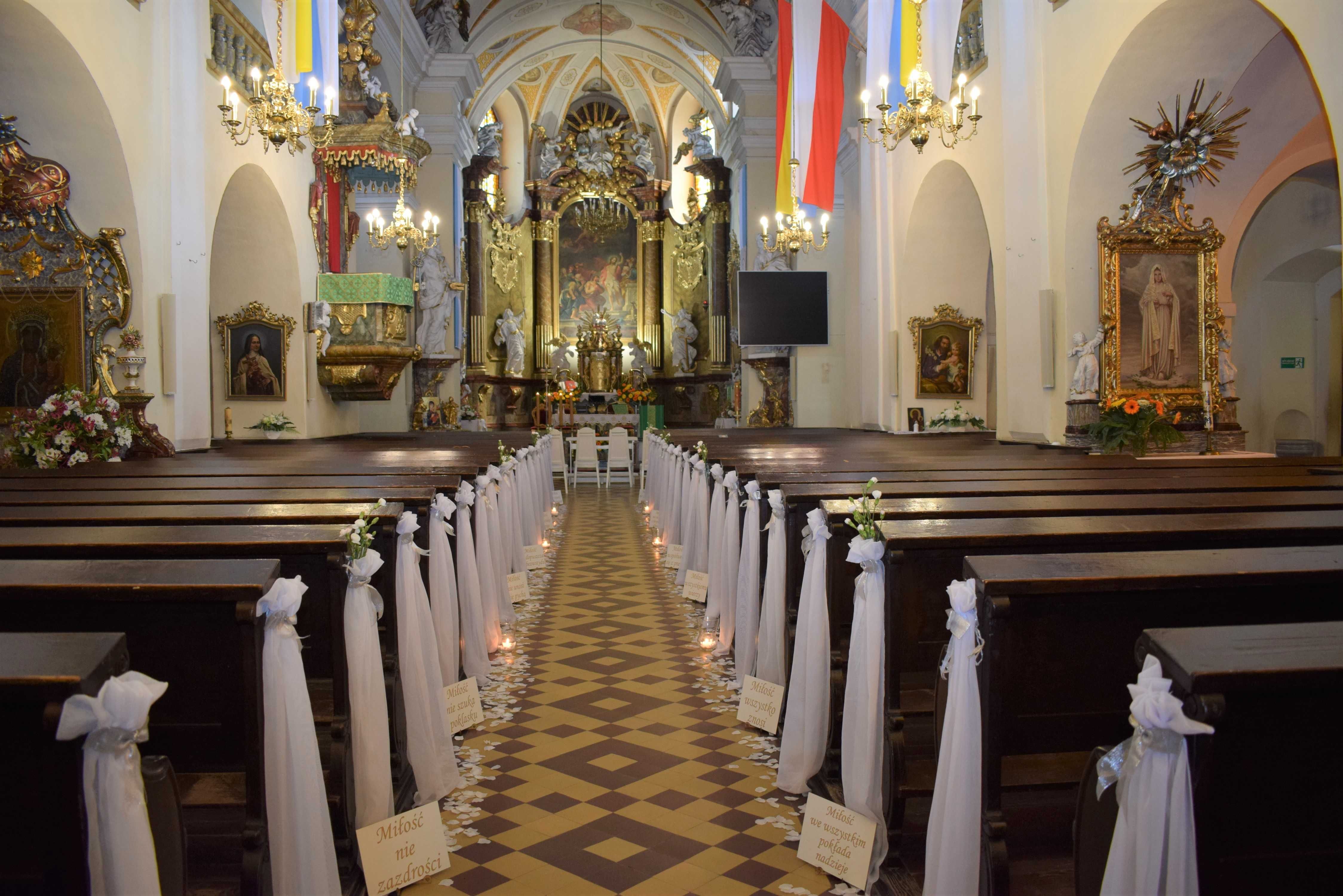 Ślub - dekoracja kościoła biały dywan, świeczniki śląsk opolskie