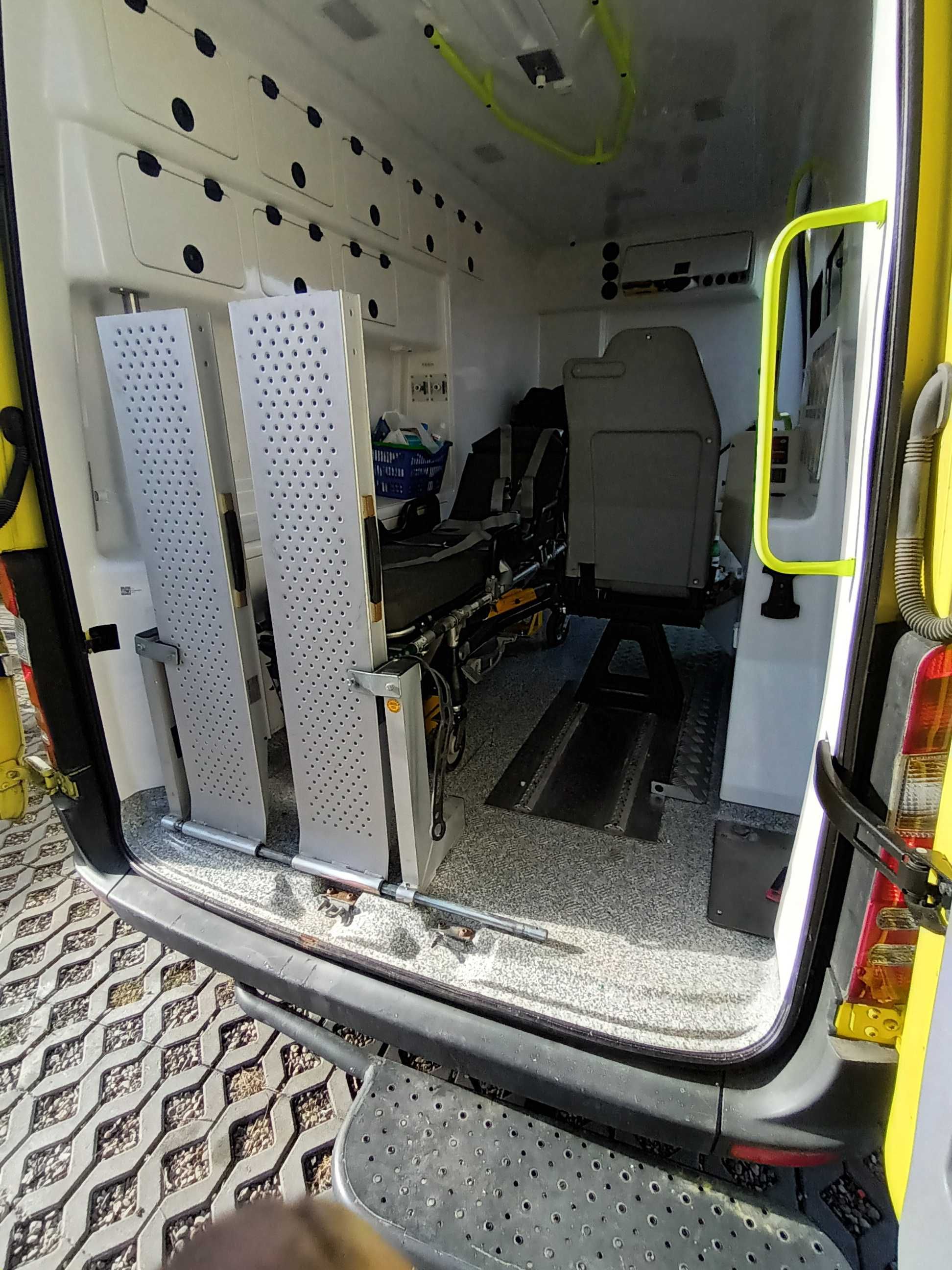 Karetka Ambulans do wynajęcia z Oc sprawcy lub z kierowcą