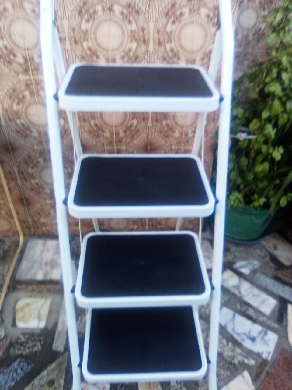 Escada Nova de 4 degraus muito rubosta e resistente