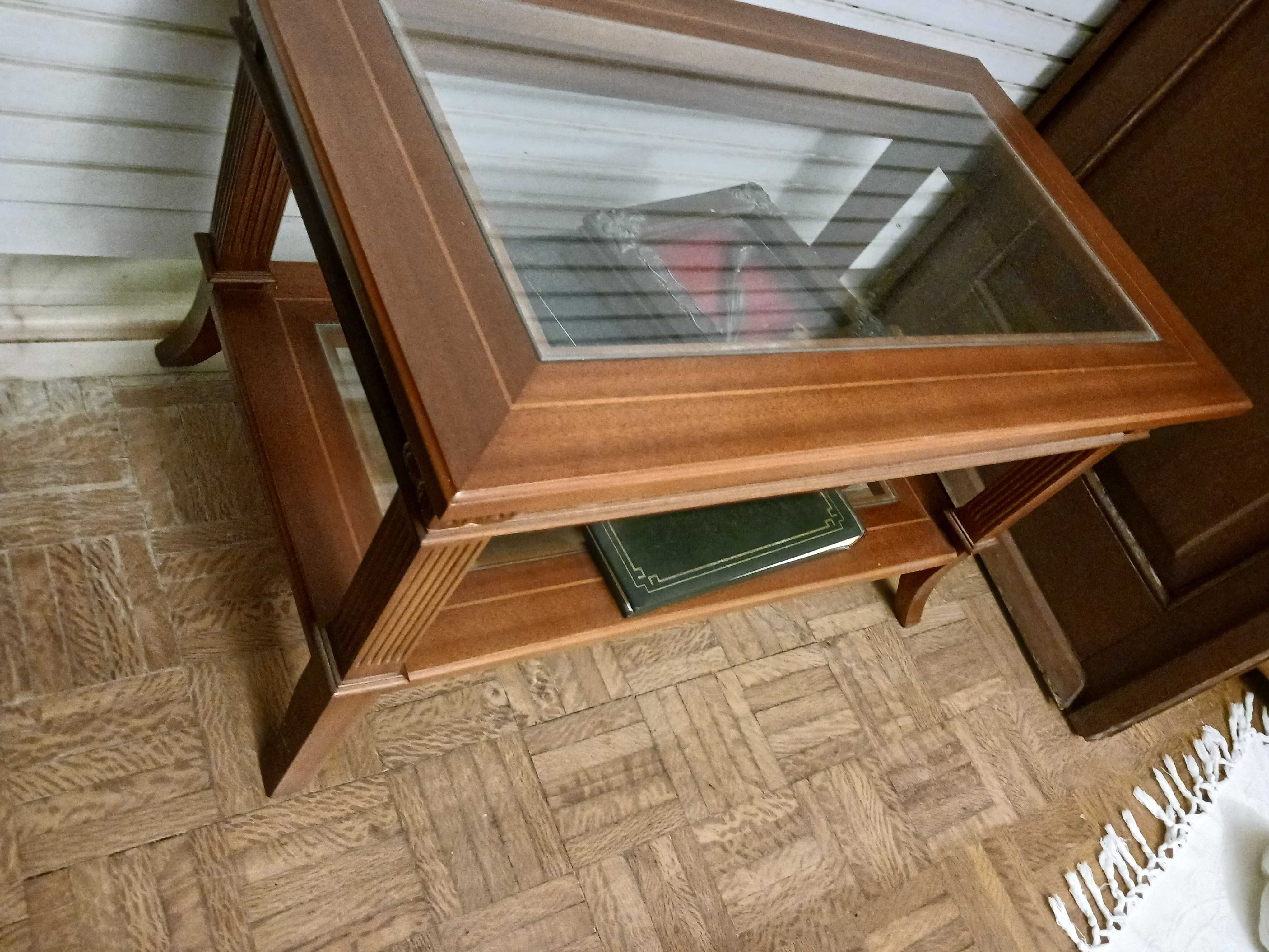 Mesa de centro com vidro
