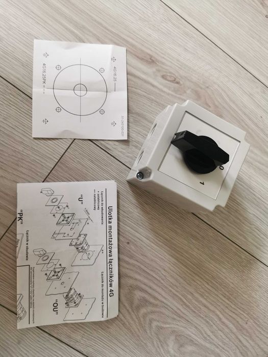 Apator 4G25 10 PK Łącznik krzywkowy 0-1 w obudowie , 3-biegunowy , 25A