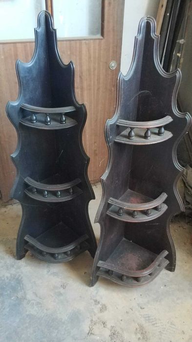 Cantoneiras em castanho