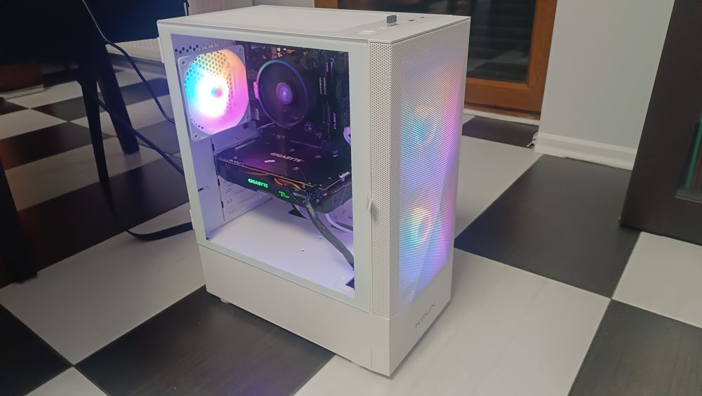 Komputer gamingowy Ryzen 5 2600, RX 580, RGB, SSD, Windows 11