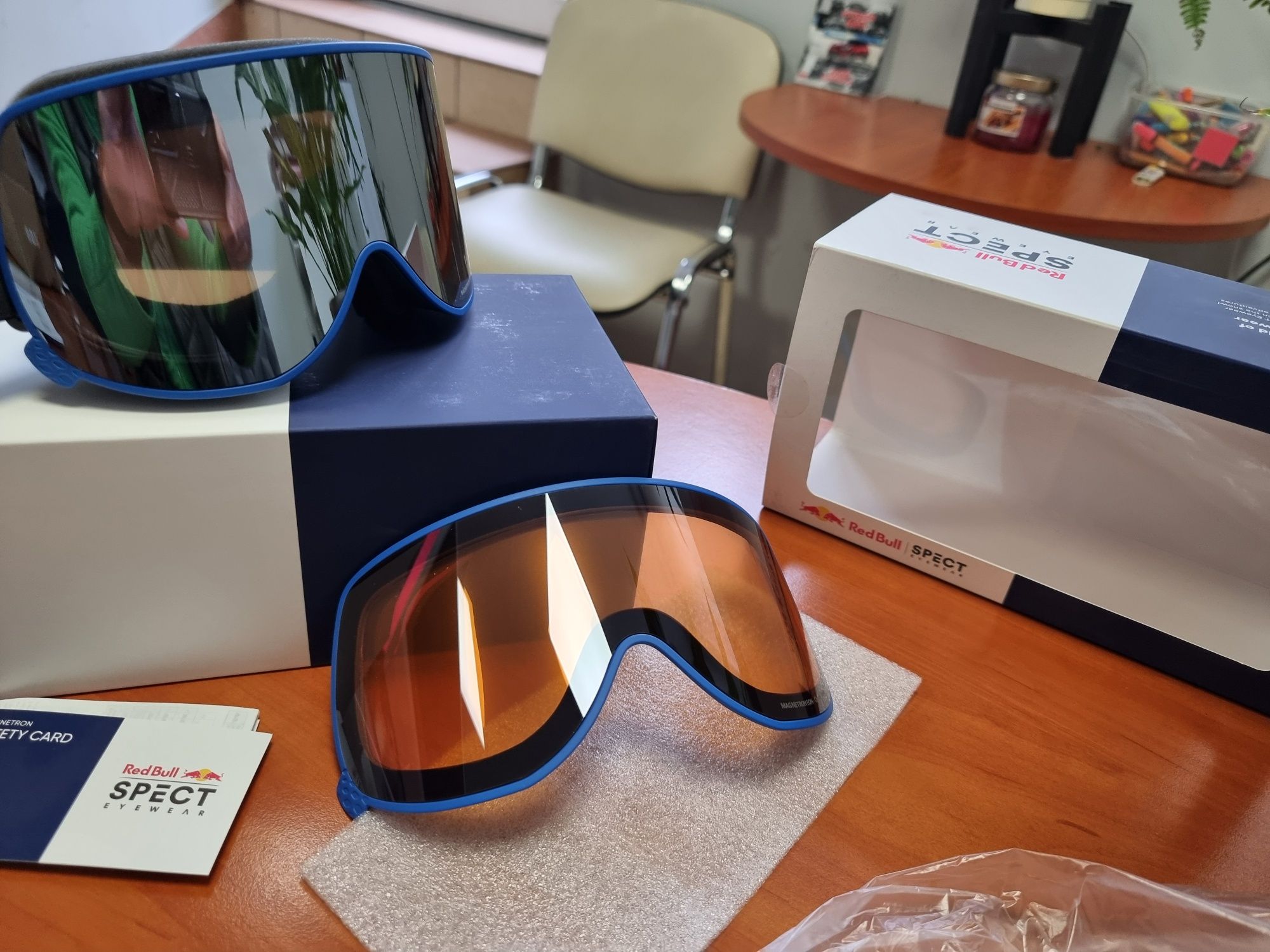 Nowe gogle Red Bull Spect Magnetron Eon 003 z 2 wymiennymi szybkami