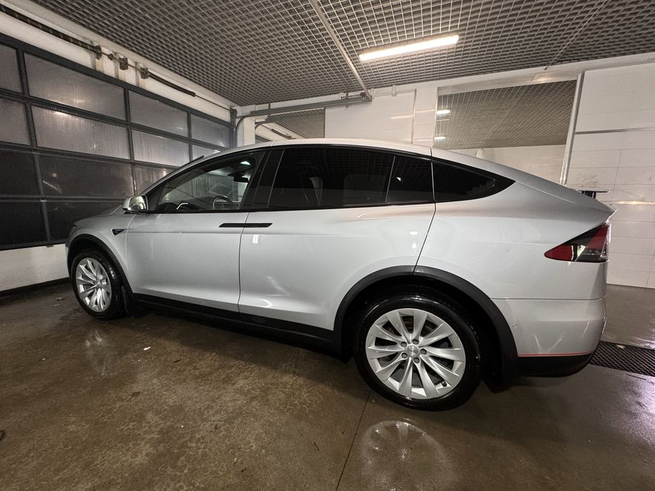 Tesla model X 75d