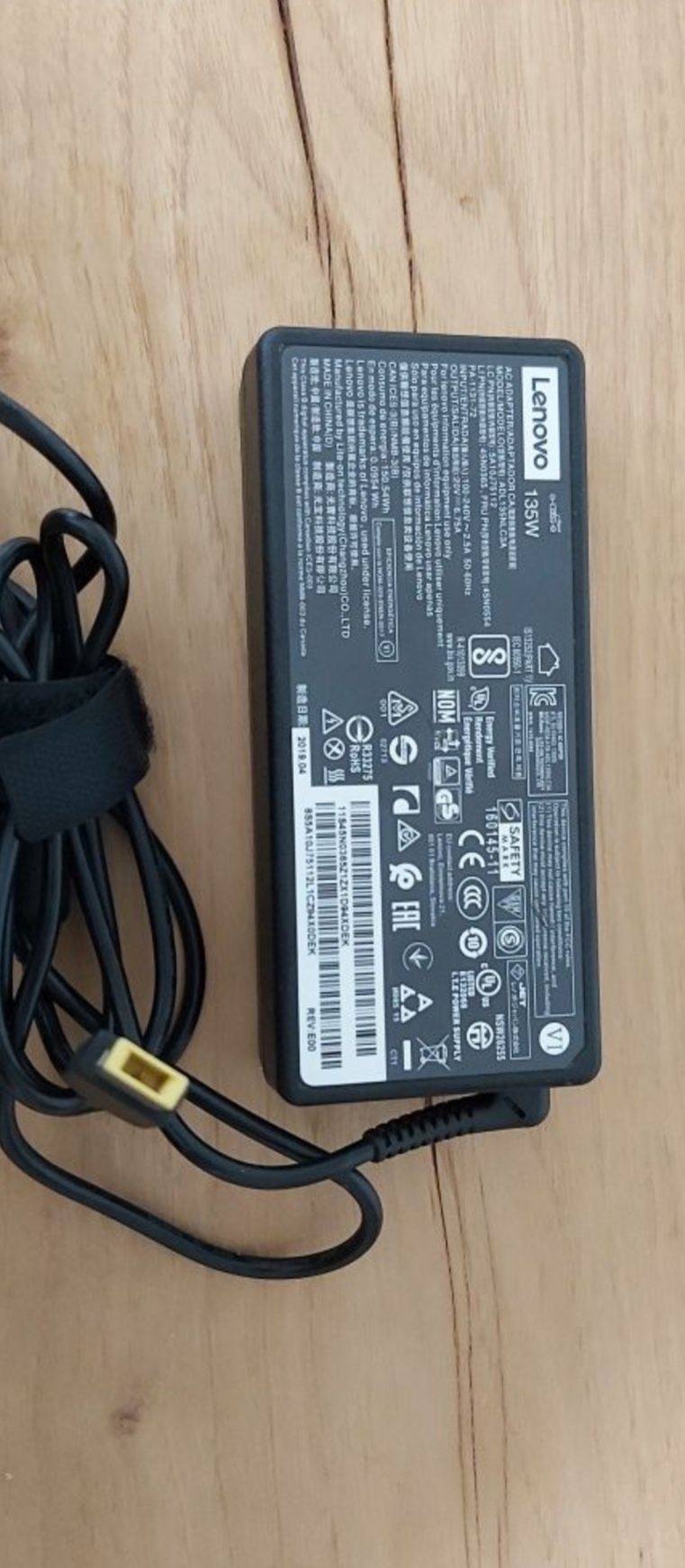 Sprzedam sprawny nowy zasilacz Lenovo 135w 6.75A 20V  ADL135NLC3A
