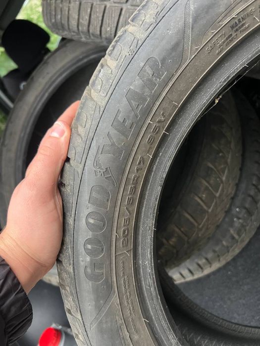 Резина goodyer зимова 205/55 r17