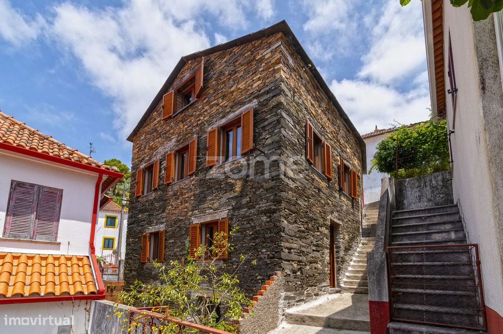Refúgio em Xisto com Vista Deslumbrante para a Serra do Açor
