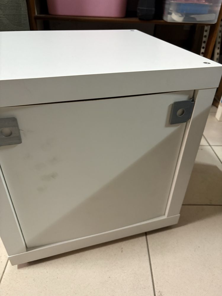 Kallax IKEA com gavetas e pes regulaveis em altura (novo)