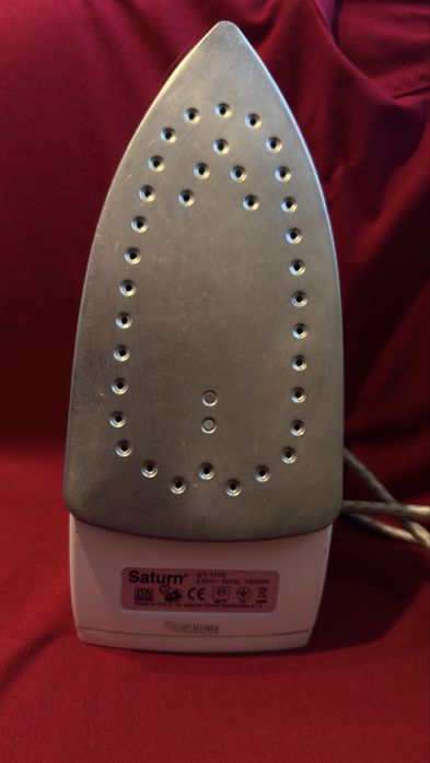 Продам праску,утюг Saturn