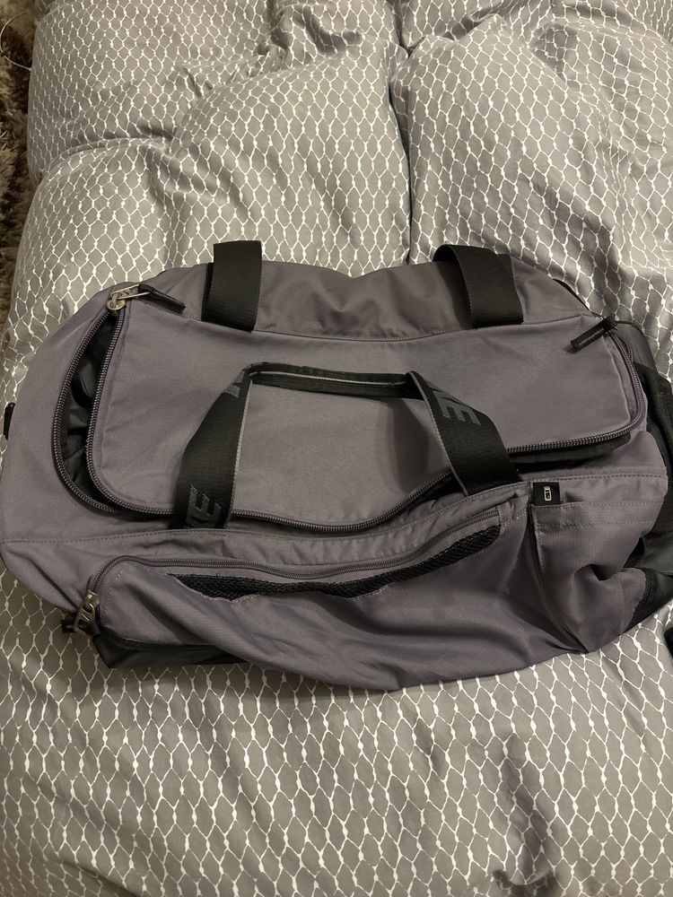 Saco da nike cinzento para treino