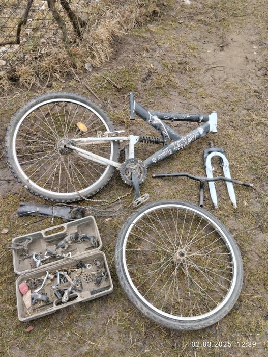 Продам велосипед можна цілим можна по завчастинам