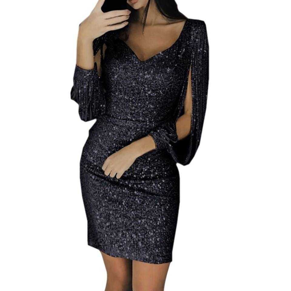 vestido preto tecido brilhante,  mangas ás tiras, toque de elegância