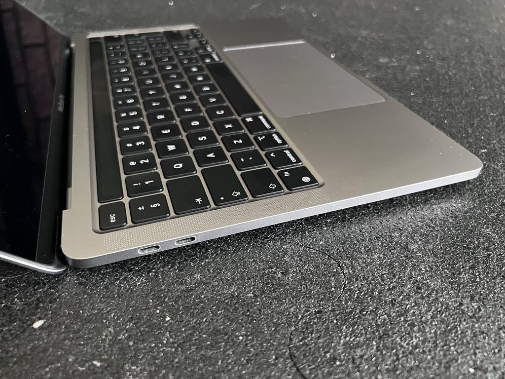MacBook Pro 13 / M1 / 16GB RAM / 1TB SSD / 2021 : A2338 - IDEALNY