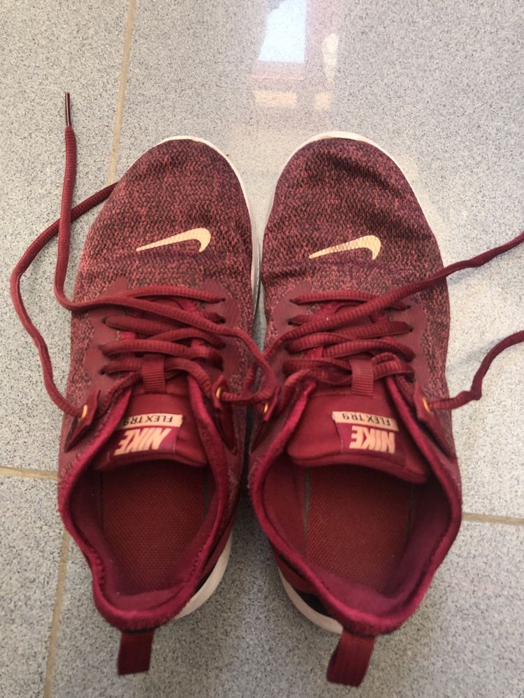 Ténis Nike bordeaux