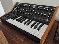 Moog Subsequent 25 Analog Synthesizer (quase novo)