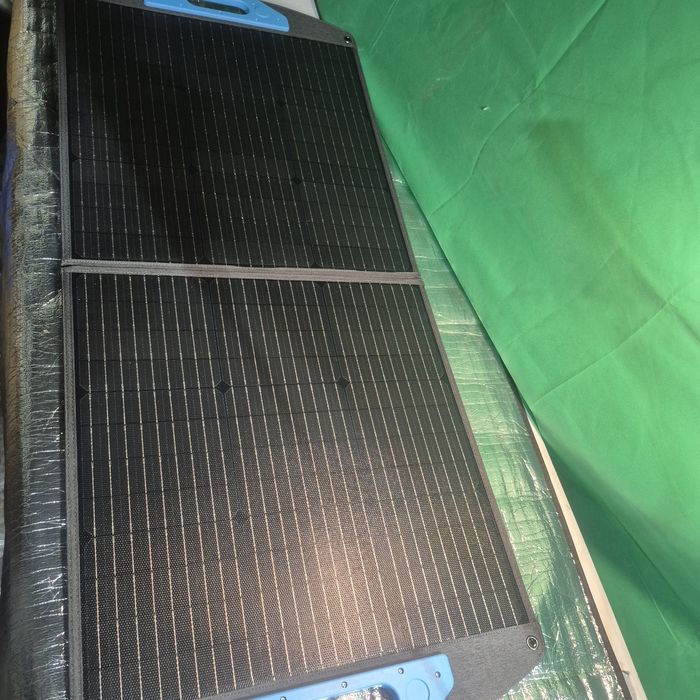 Panel Sloneczny Skladany 100W z Modułem i Różnymi Wejsciami