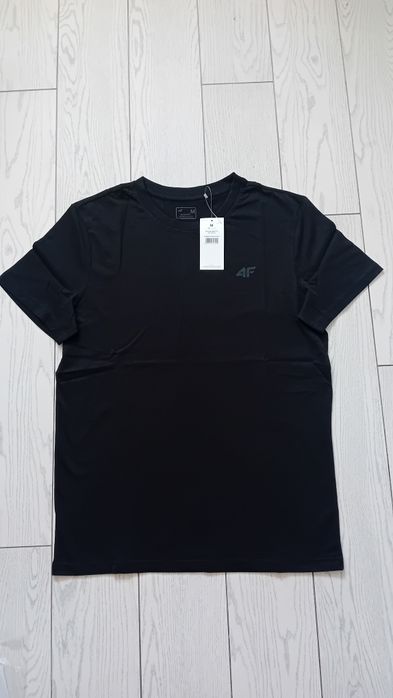 Nowy! Oryginalny 4F T-shirt M czarny z małym czarnym logo